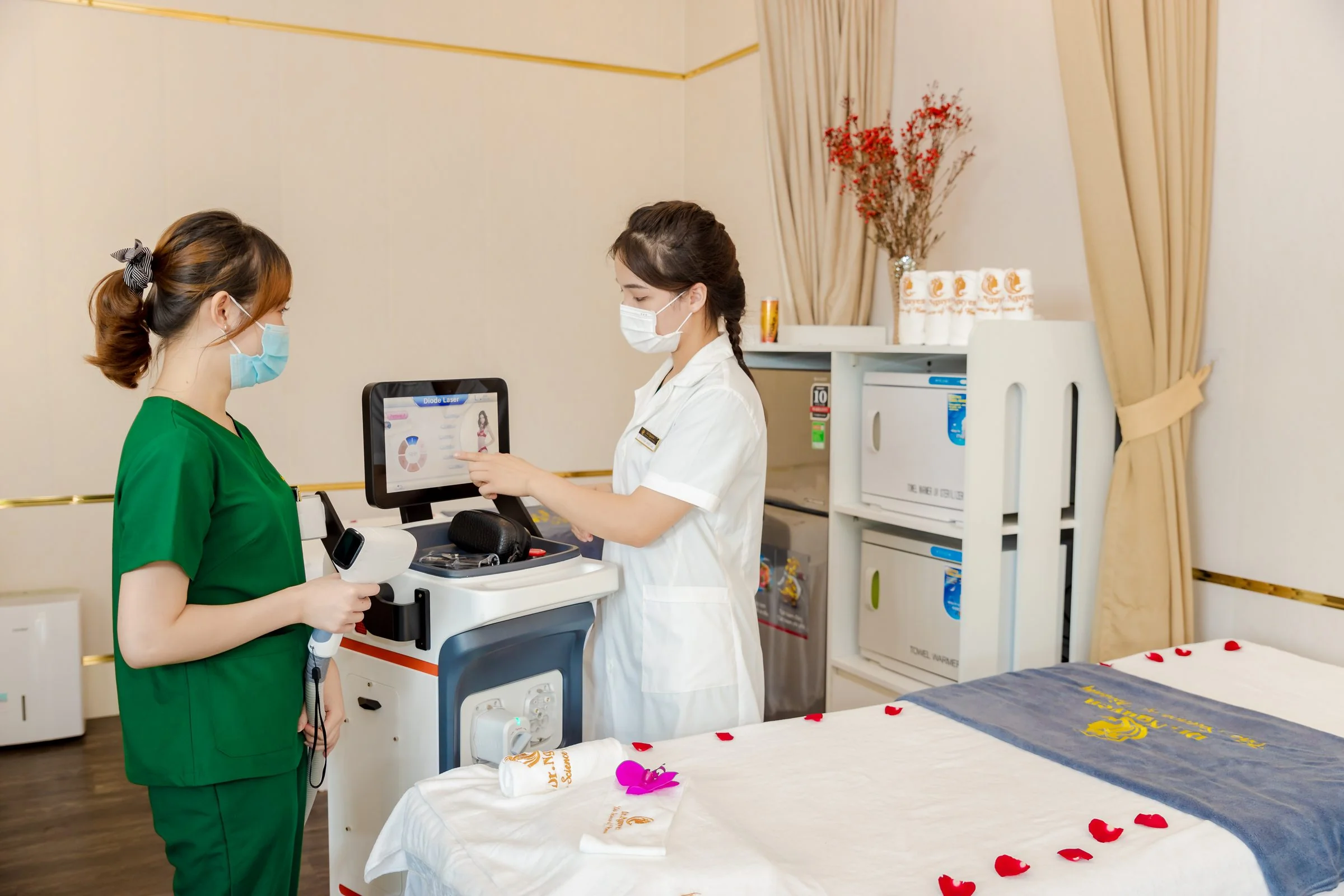 Hệ thống laser tại phòng điều trị Dr. Nguyên
