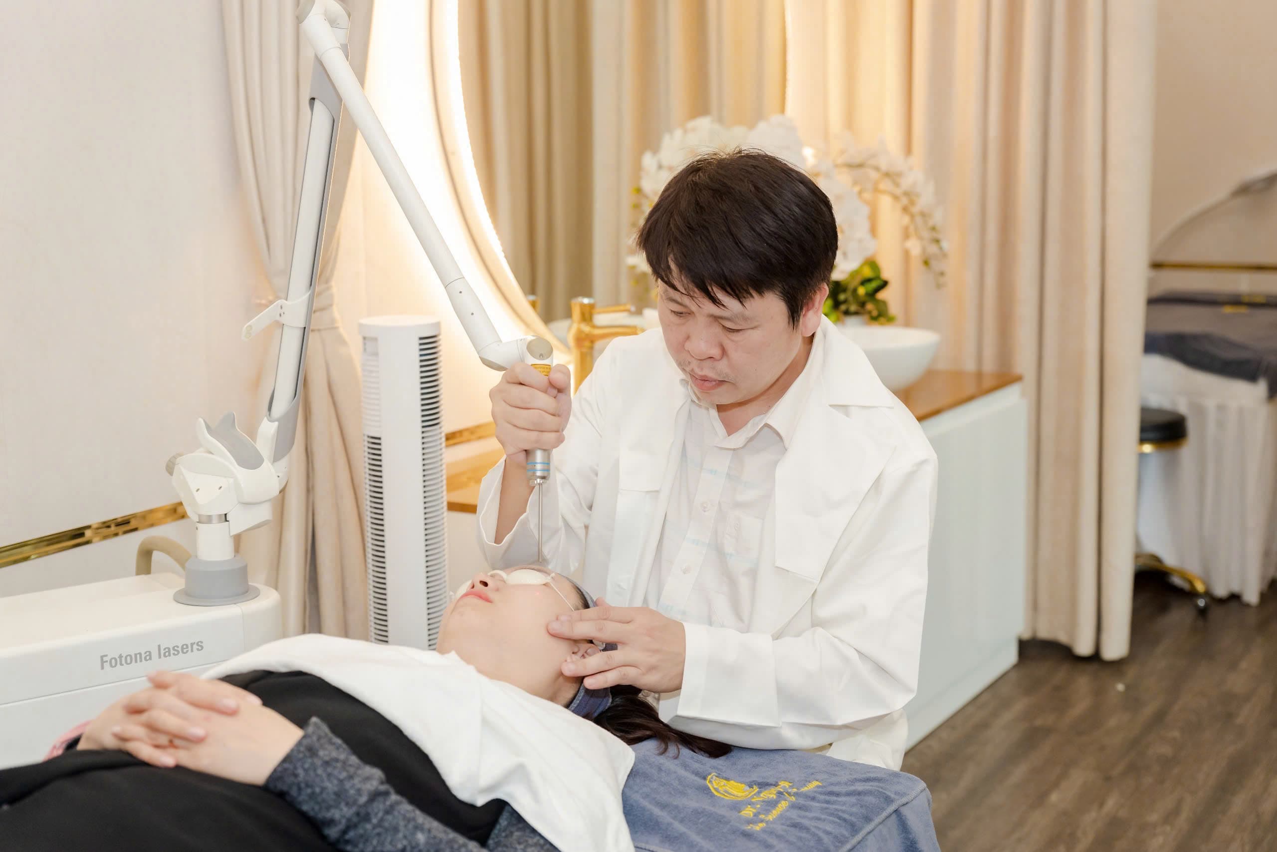Trị sẹo thâm · Laser QX-MAX